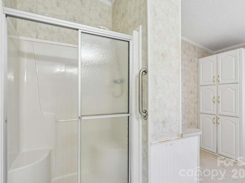 160 Allison Road, Cowpens, SC 29330.  MLS# CAR4331351, YatesRealty ID 24732. Primary Bathroom