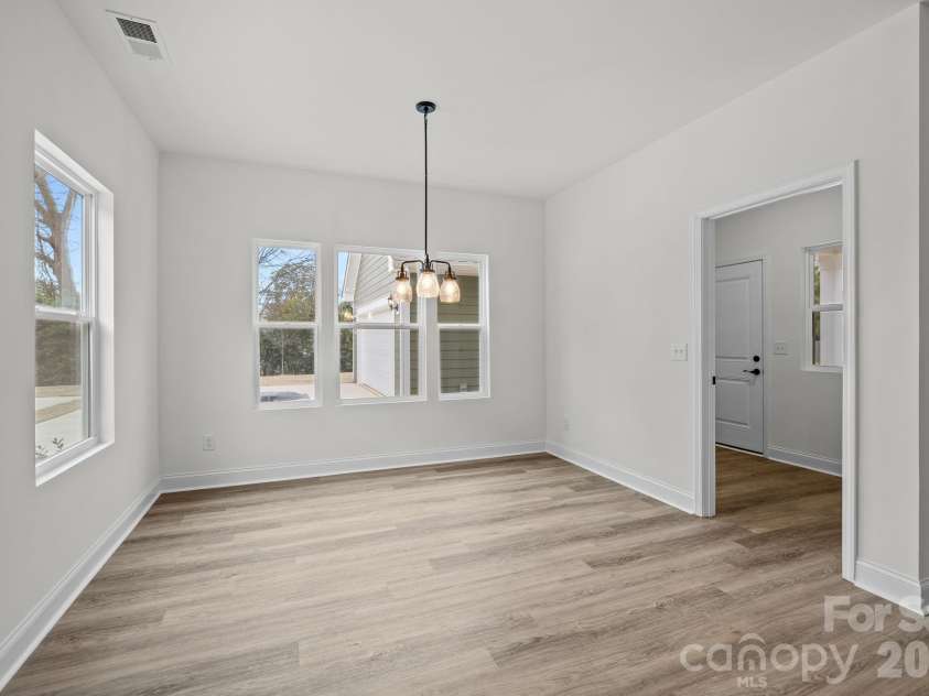 4004 Grommet Court, Matthews, NC 28105.  MLS# CAR4331659, YatesRealty ID 24733. Oversized breakfast area