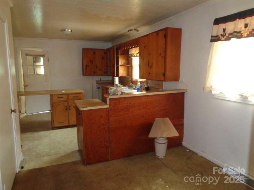 634 Race Path Church Road, Ellenboro, NC 28040.  MLS# CAR4279469, YatesRealty ID 24733. Breakfast/Kitchen