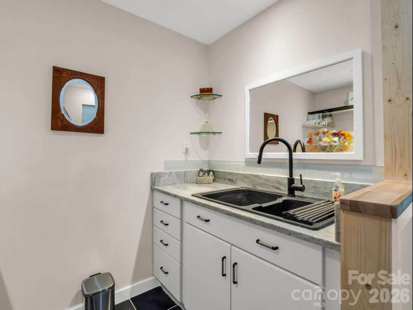 200 Piney Mountain Road, Tryon, NC 28782.  MLS# CAR4340345, YatesRealty ID 24734. Powder Bath