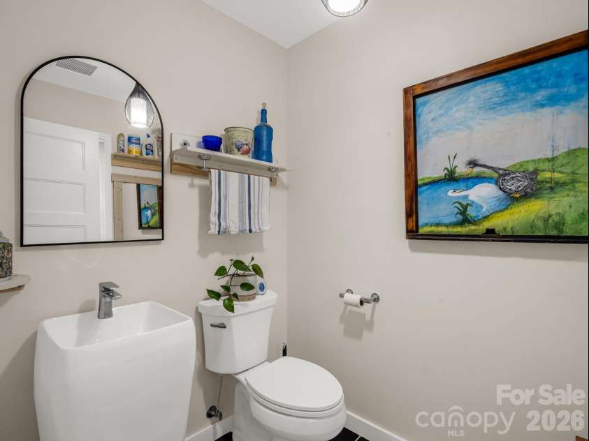 200 Piney Mountain Road, Tryon, NC 28782.  MLS# CAR4340345, YatesRealty ID 24734. Powder Bath