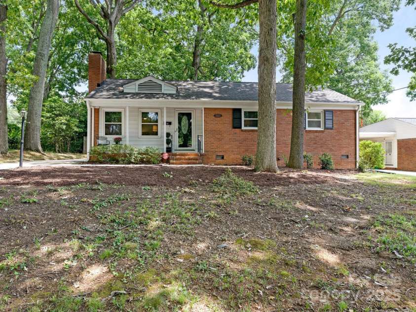 5123 Glenham Drive, Charlotte, NC 28210.  MLS# CAR4278114, YatesRealty ID 24734. 