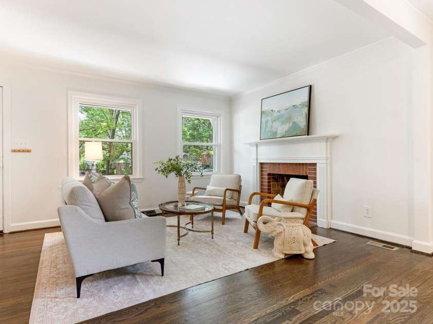 5123 Glenham Drive, Charlotte, NC 28210.  MLS# CAR4278114, YatesRealty ID 24734. 