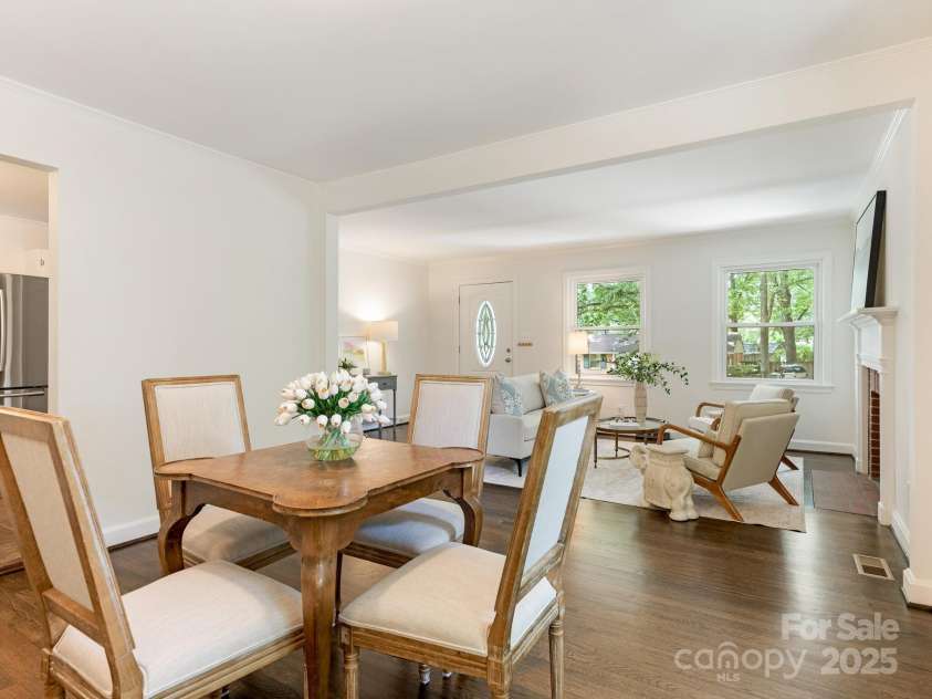 5123 Glenham Drive, Charlotte, NC 28210.  MLS# CAR4278114, YatesRealty ID 24734. 