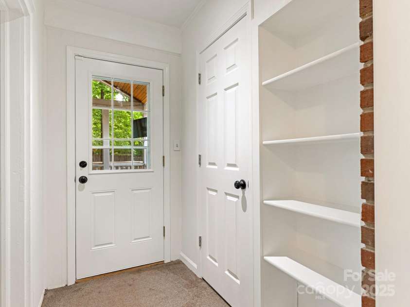 5123 Glenham Drive, Charlotte, NC 28210.  MLS# CAR4278114, YatesRealty ID 24734. 