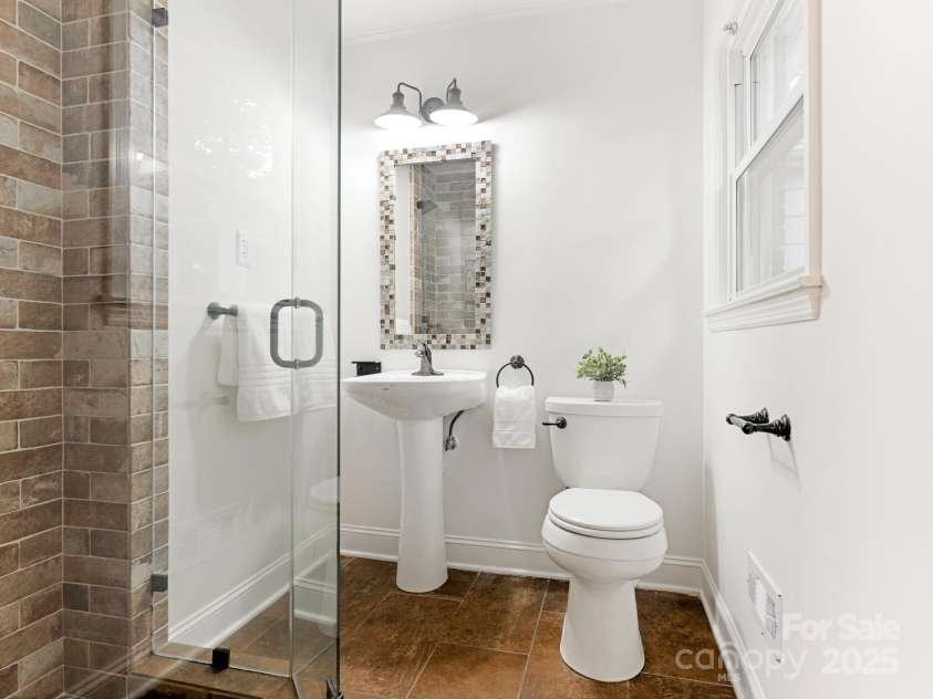 5123 Glenham Drive, Charlotte, NC 28210.  MLS# CAR4278114, YatesRealty ID 24734. 