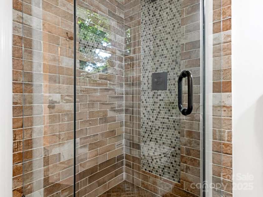 5123 Glenham Drive, Charlotte, NC 28210.  MLS# CAR4278114, YatesRealty ID 24734. 