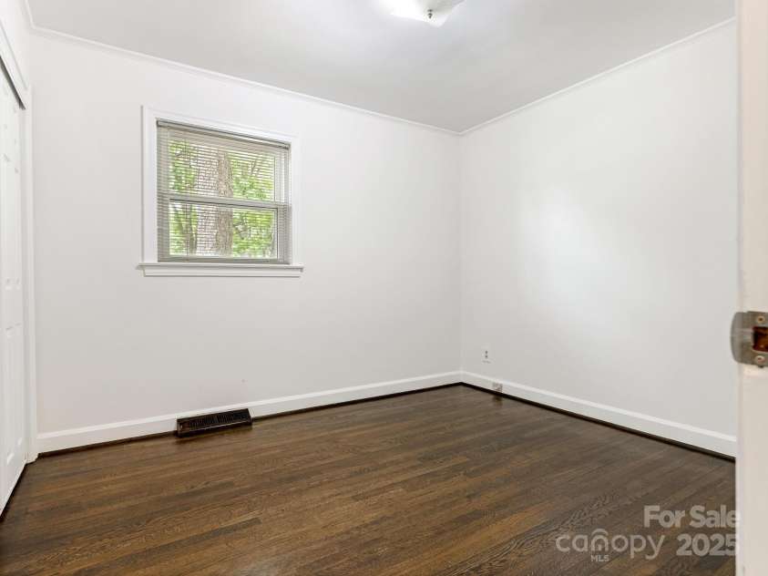 5123 Glenham Drive, Charlotte, NC 28210.  MLS# CAR4278114, YatesRealty ID 24734. 