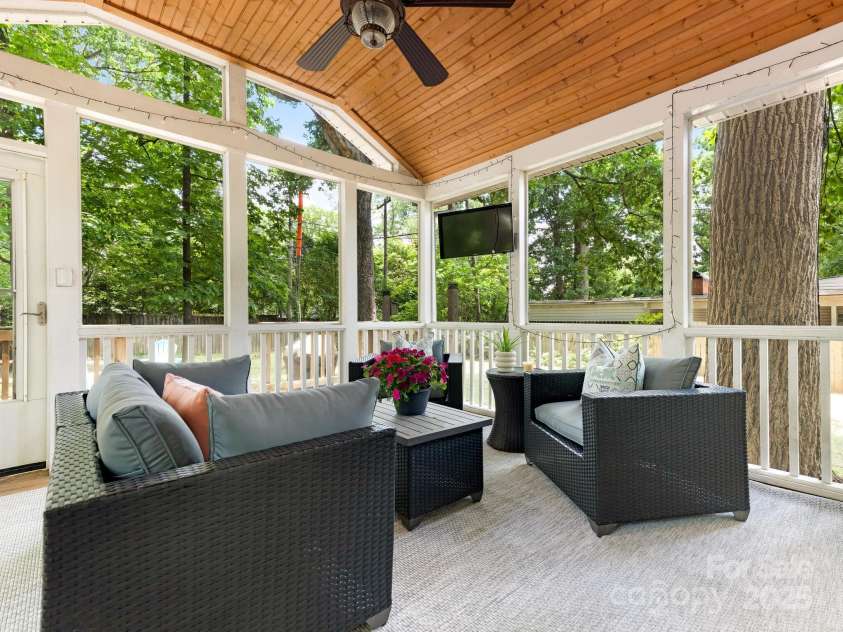 5123 Glenham Drive, Charlotte, NC 28210.  MLS# CAR4278114, YatesRealty ID 24734. 