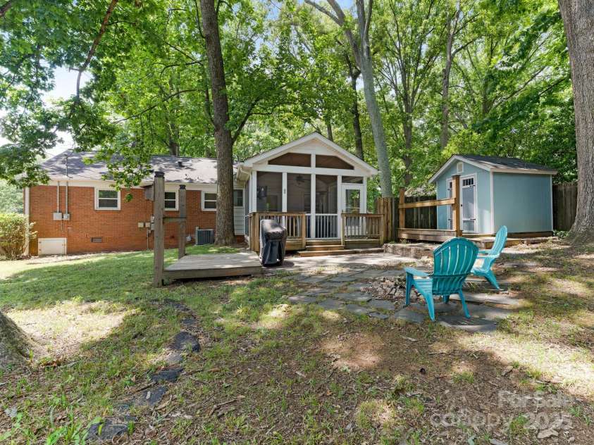 5123 Glenham Drive, Charlotte, NC 28210.  MLS# CAR4278114, YatesRealty ID 24734. 