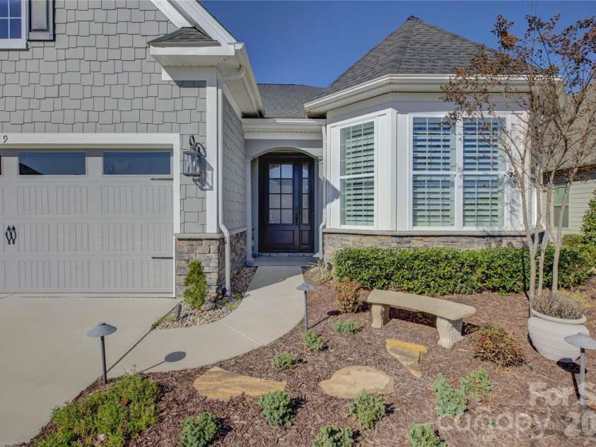 14619 Crosswater Lane, Charlotte, NC 28278.  MLS# CAR4356651, YatesRealty ID 24735. 