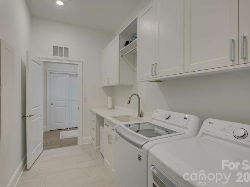 14619 Crosswater Lane, Charlotte, NC 28278.  MLS# CAR4356651, YatesRealty ID 24735. 