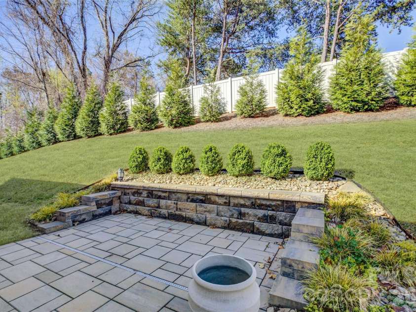 14619 Crosswater Lane, Charlotte, NC 28278.  MLS# CAR4356651, YatesRealty ID 24735. Great private backyard