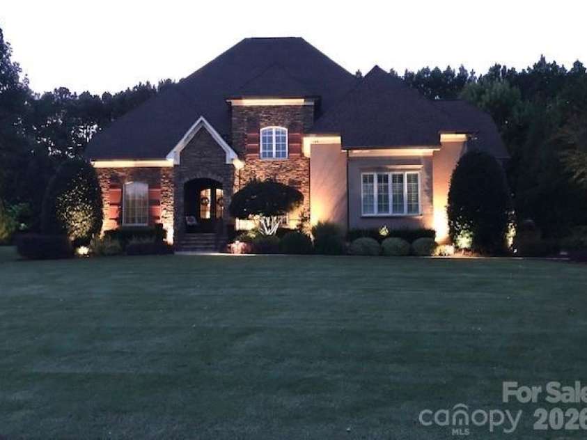 169 Cape Cod Way, Mooresville, NC 28117.  MLS# CAR4358747, YatesRealty ID 24736. Landscape lighting