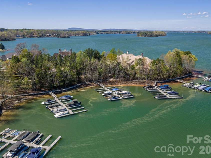 169 Cape Cod Way, Mooresville, NC 28117.  MLS# CAR4358747, YatesRealty ID 24736. Powder room on main level