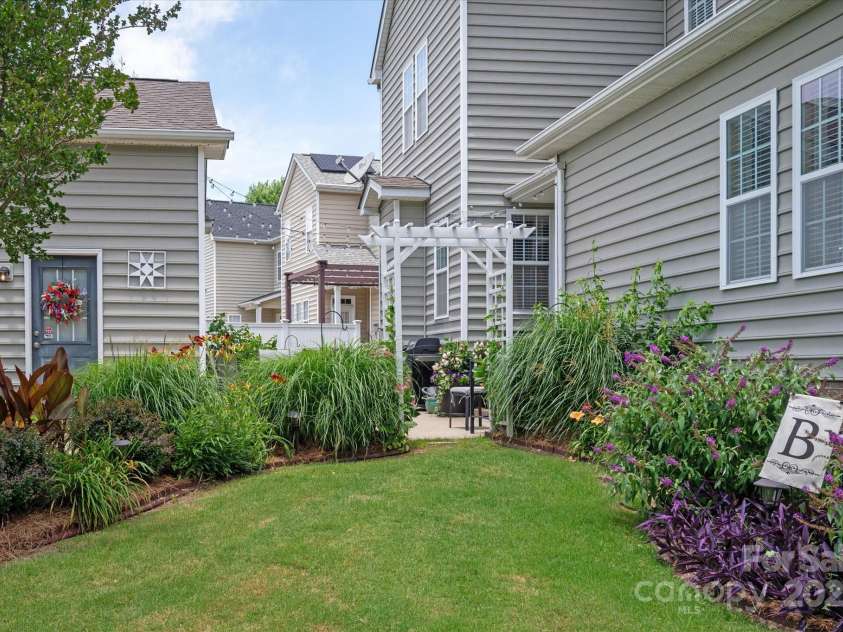 10818 Alvarado Way, Charlotte, NC 28277.  MLS# CAR4275233, YatesRealty ID 24737. 