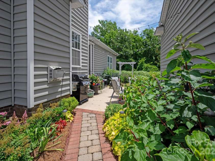 10818 Alvarado Way, Charlotte, NC 28277.  MLS# CAR4275233, YatesRealty ID 24737. 