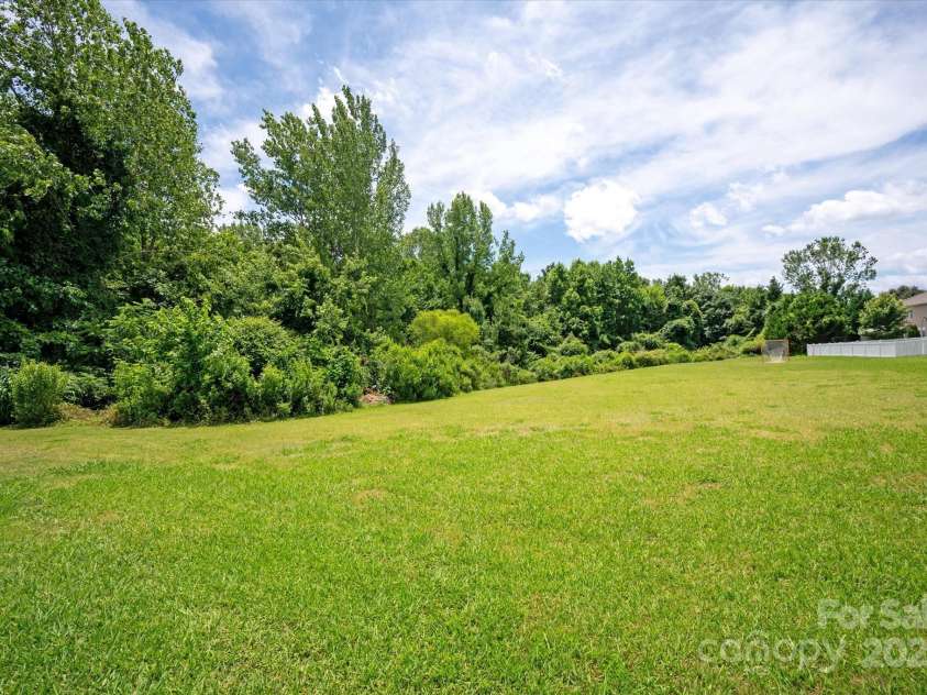 10818 Alvarado Way, Charlotte, NC 28277.  MLS# CAR4275233, YatesRealty ID 24737. Common space behind property.