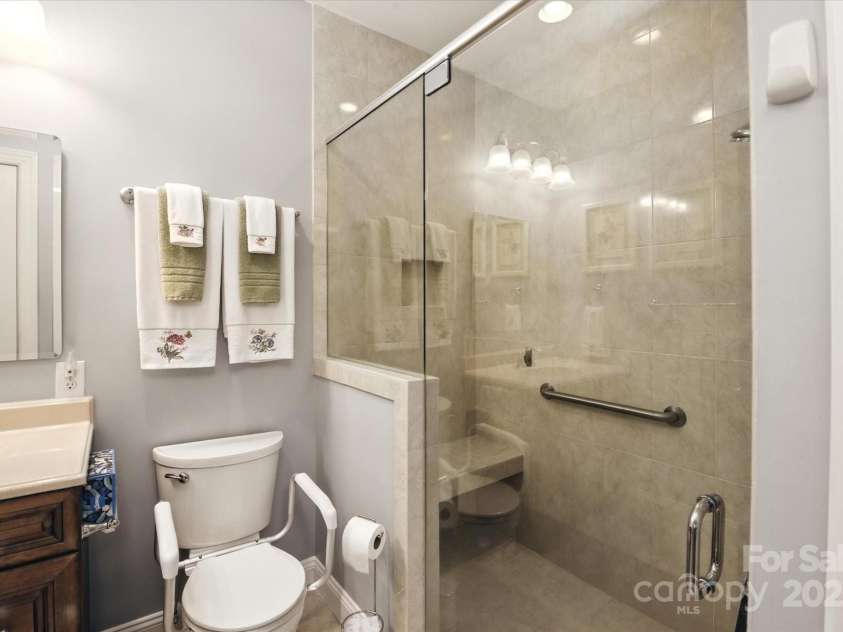 10818 Alvarado Way, Charlotte, NC 28277.  MLS# CAR4275233, YatesRealty ID 24737. Handicap full bathroom/walk in shower