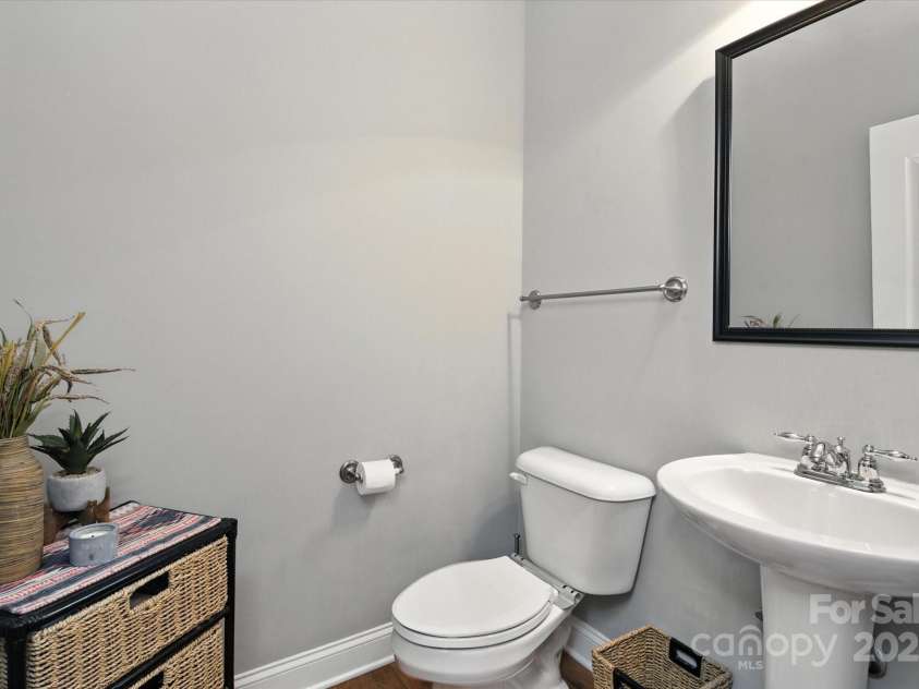 10818 Alvarado Way, Charlotte, NC 28277.  MLS# CAR4275233, YatesRealty ID 24737. Powder room on main