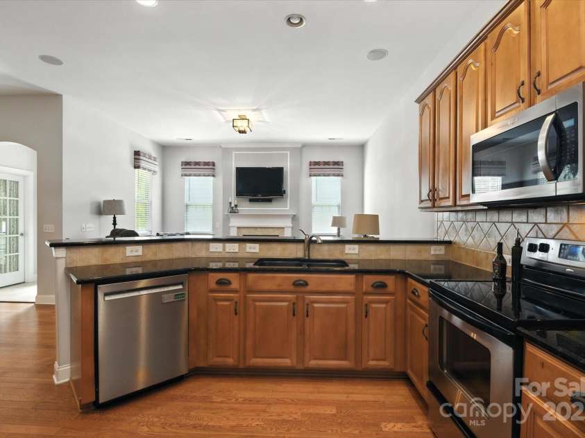 10818 Alvarado Way, Charlotte, NC 28277.  MLS# CAR4275233, YatesRealty ID 24737. SS appliances