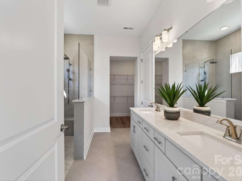1127 Meander Lane, Waxhaw, NC 28173.  MLS# CAR4361011, YatesRealty ID 24737. Primary Bathroom