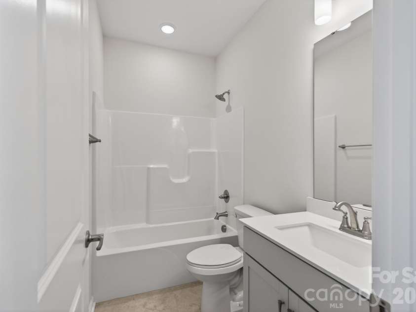 1127 Meander Lane, Waxhaw, NC 28173.  MLS# CAR4361011, YatesRealty ID 24737. Upper Level Full Bathroom