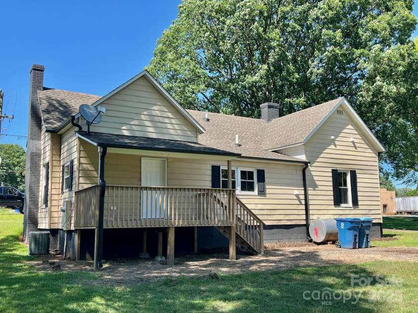 614 Main Avenue, Taylorsville, NC 28681.  MLS# CAR4267093, YatesRealty ID 24738. 