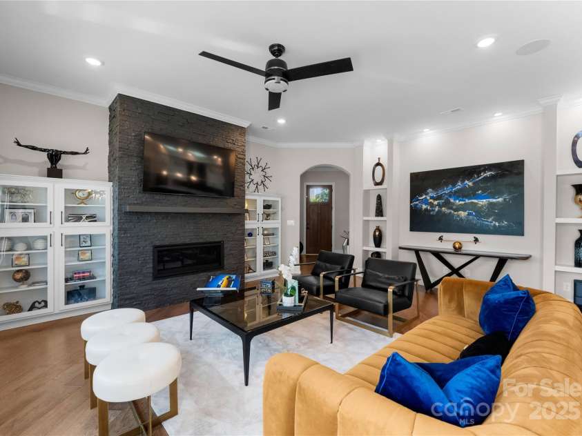 15126 Sustar Farm Drive, Matthews, NC 28105.  MLS# CAR4201197, YatesRealty ID 2474. 