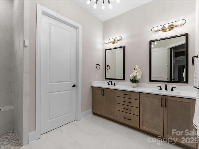 15126 Sustar Farm Drive, Matthews, NC 28105.  MLS# CAR4201197, YatesRealty ID 2474. 