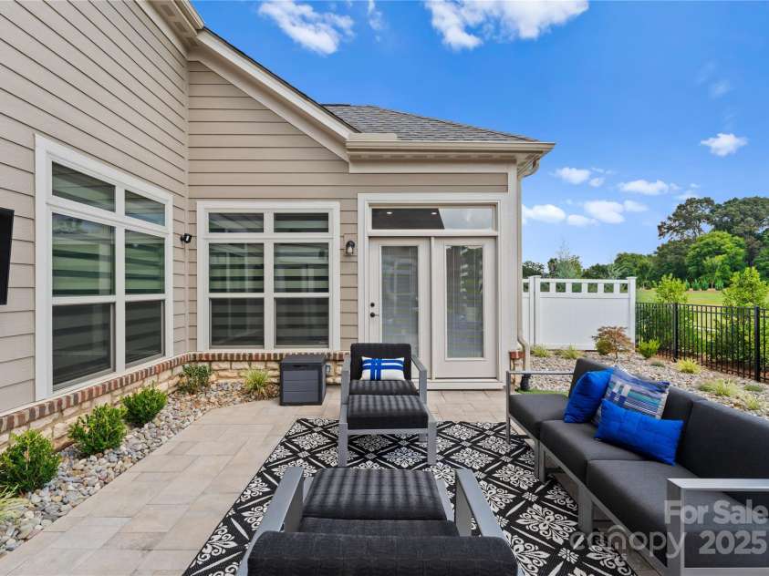 15126 Sustar Farm Drive, Matthews, NC 28105.  MLS# CAR4201197, YatesRealty ID 2474. 