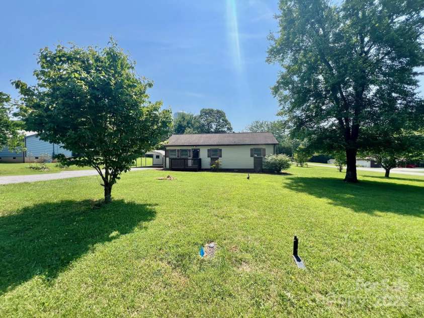 1678 Nelson Drive, Newton, NC 28658.  MLS# CAR4275333, YatesRealty ID 24740. 