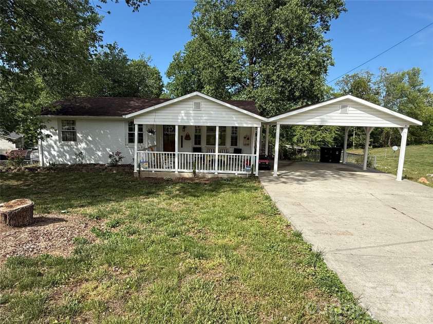 3678 Vantage Heights Circle, Lenoir, NC 28645.  MLS# CAR4372866, YatesRealty ID 24741. 