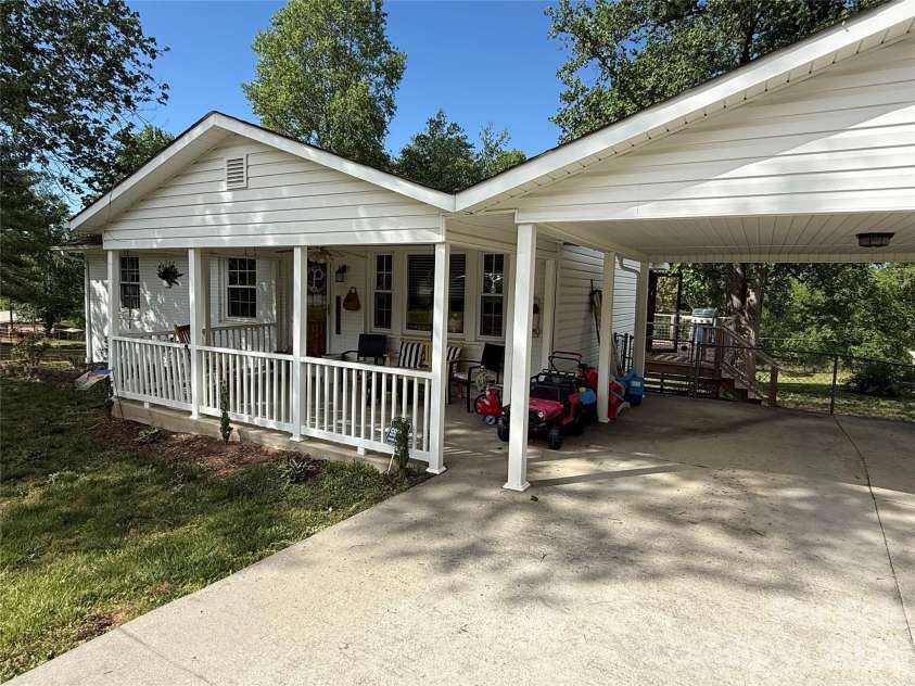 3678 Vantage Heights Circle, Lenoir, NC 28645.  MLS# CAR4372866, YatesRealty ID 24741. 