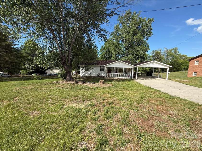 3678 Vantage Heights Circle, Lenoir, NC 28645.  MLS# CAR4372866, YatesRealty ID 24741. 