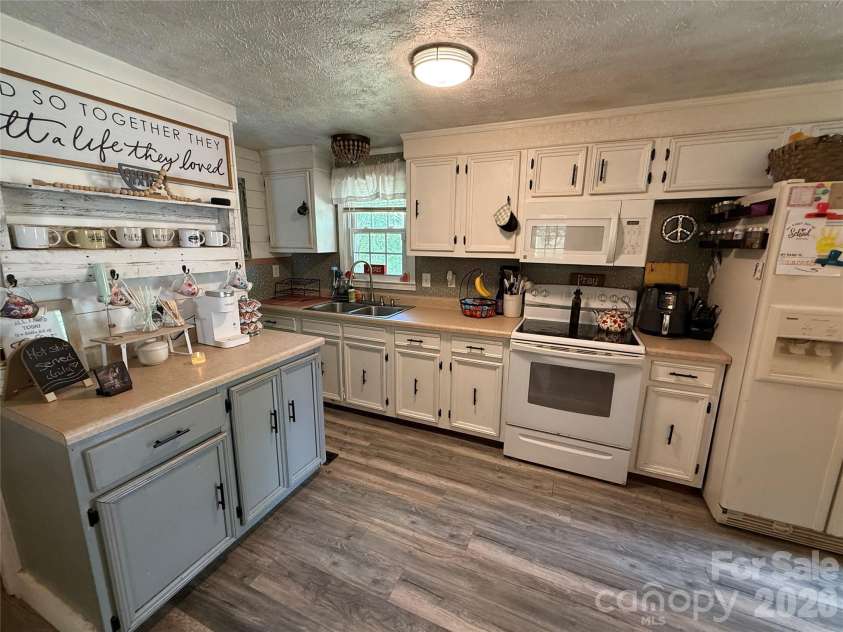 3678 Vantage Heights Circle, Lenoir, NC 28645.  MLS# CAR4372866, YatesRealty ID 24741. 
