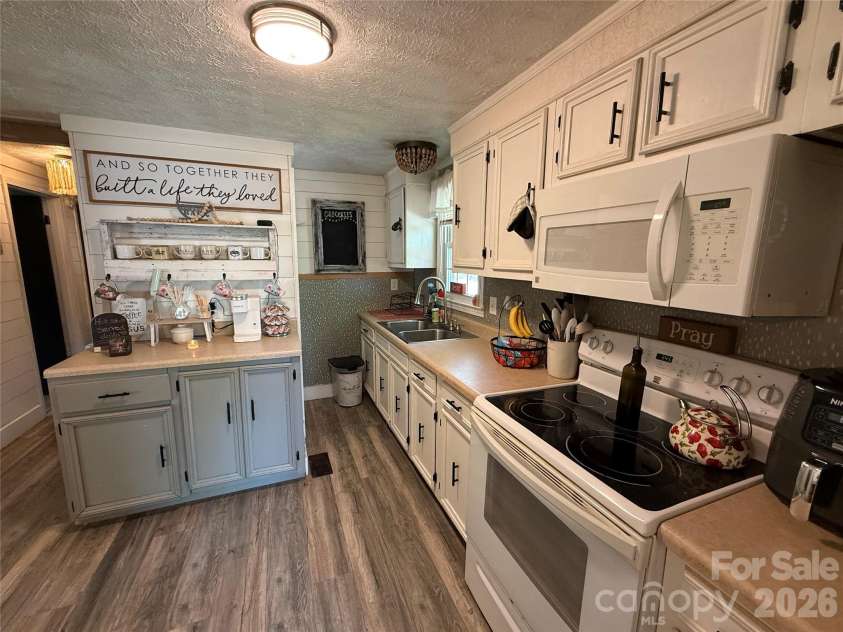 3678 Vantage Heights Circle, Lenoir, NC 28645.  MLS# CAR4372866, YatesRealty ID 24741. 