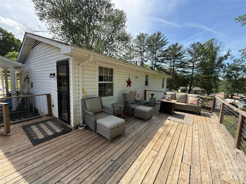 3678 Vantage Heights Circle, Lenoir, NC 28645.  MLS# CAR4372866, YatesRealty ID 24741. 