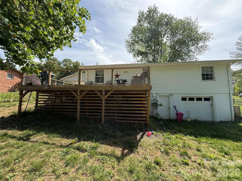 3678 Vantage Heights Circle, Lenoir, NC 28645.  MLS# CAR4372866, YatesRealty ID 24741. 