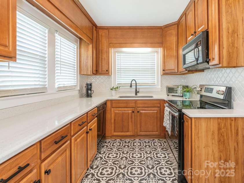 175 Pine Street, Rutherfordton, NC 28139.  MLS# CAR4270744, YatesRealty ID 24742. 