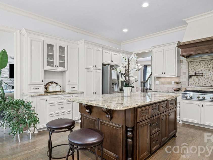 7304 River Valley Court, Mint Hill, NC 28227.  MLS# CAR4379880, YatesRealty ID 24743. Beautiful Chef's kitchen