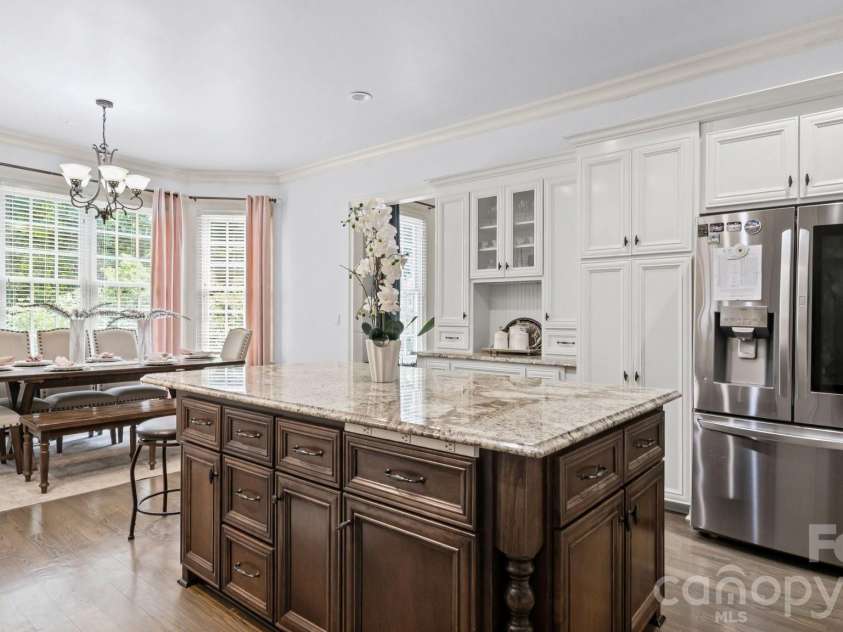 7304 River Valley Court, Mint Hill, NC 28227.  MLS# CAR4379880, YatesRealty ID 24743. Beautiful Chef's kitchen