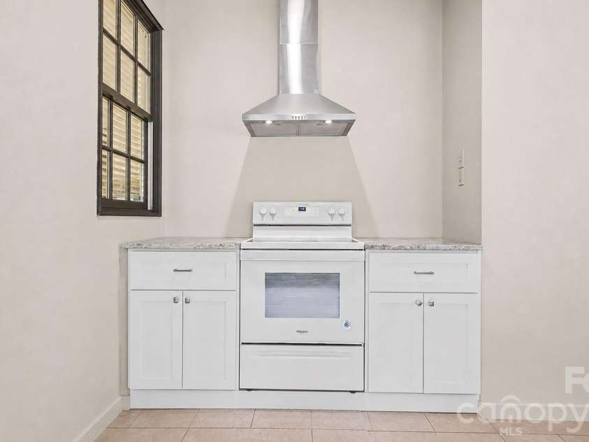7304 River Valley Court, Mint Hill, NC 28227.  MLS# CAR4379880, YatesRealty ID 24743. Extra stove for additional convenience