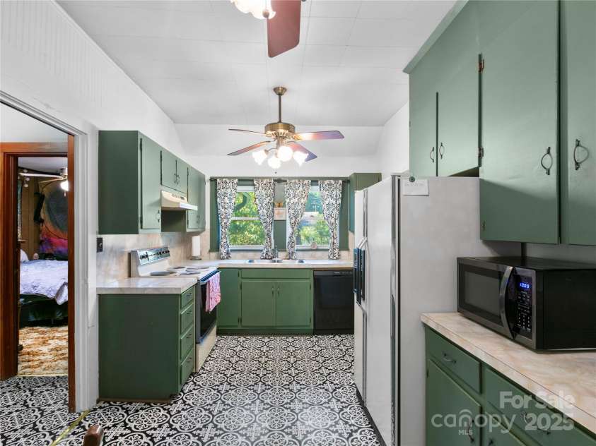 119 John Lee Montgomery Drive, Hendersonville, NC 28792.  MLS# CAR4277677, YatesRealty ID 24744. 