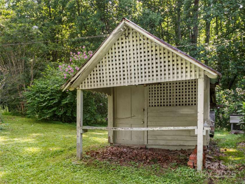 119 John Lee Montgomery Drive, Hendersonville, NC 28792.  MLS# CAR4277677, YatesRealty ID 24744. 