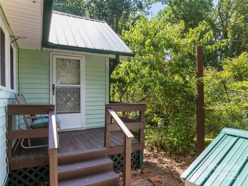 119 John Lee Montgomery Drive, Hendersonville, NC 28792.  MLS# CAR4277677, YatesRealty ID 24744. 