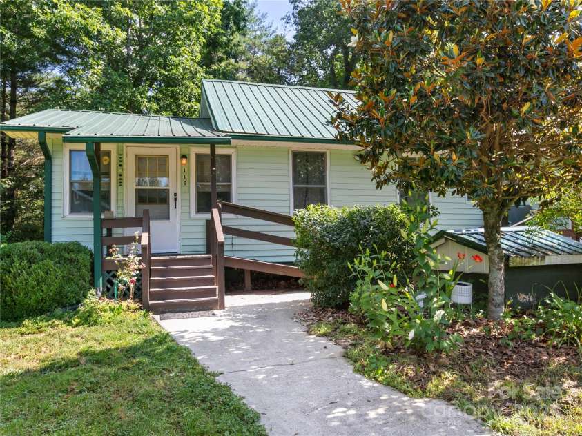 119 John Lee Montgomery Drive, Hendersonville, NC 28792.  MLS# CAR4277677, YatesRealty ID 24744. Entrance Walkway