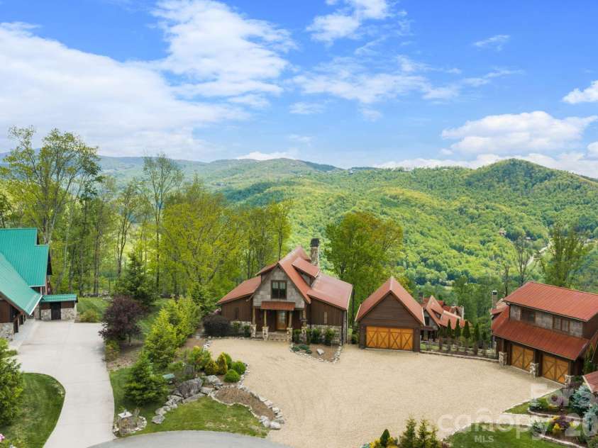 92 White Eagle Trail, Banner Elk, NC 28604.  MLS# CAR4381259, YatesRealty ID 24744. 