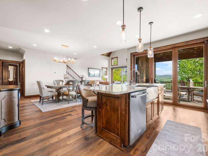 92 White Eagle Trail, Banner Elk, NC 28604.  MLS# CAR4381259, YatesRealty ID 24744. 