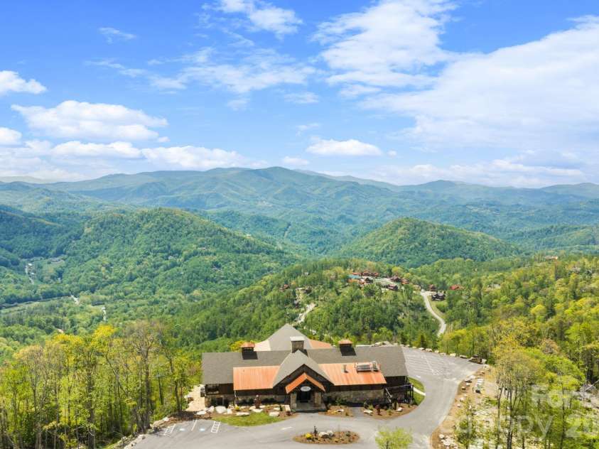 92 White Eagle Trail, Banner Elk, NC 28604.  MLS# CAR4381259, YatesRealty ID 24744. 